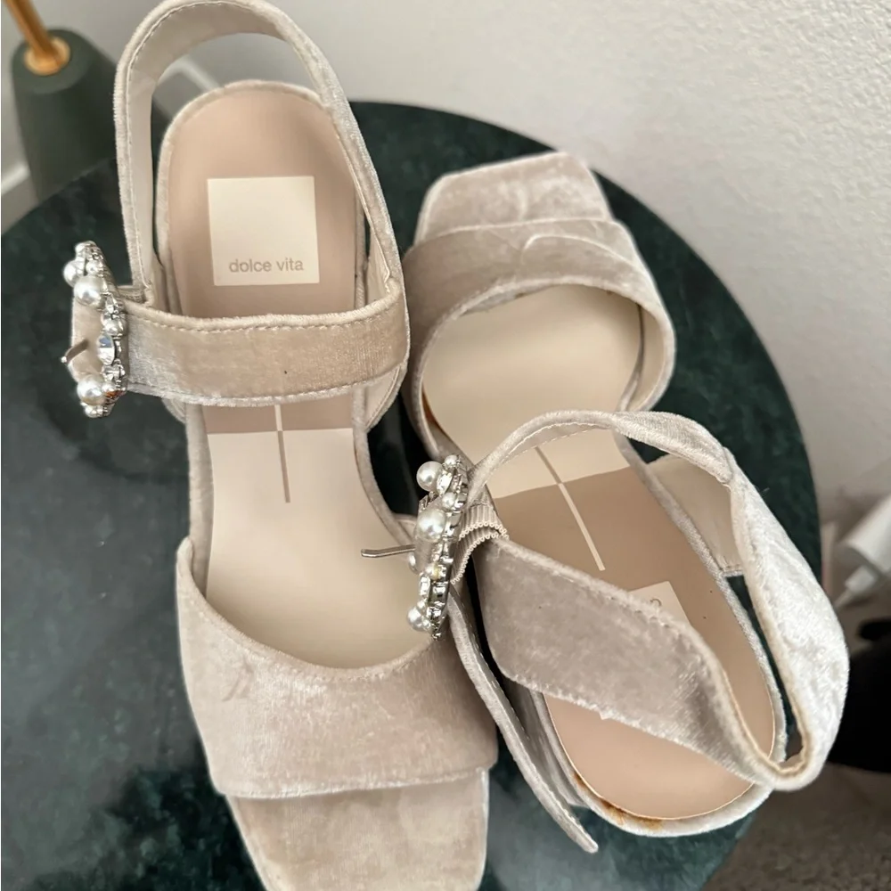 DOLCE VITA | PLATFORM HEEL | COLOR: LIGHT TAN/BEIGE